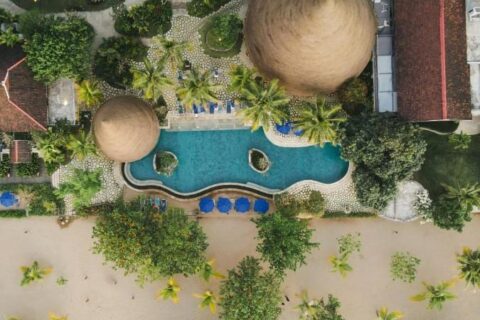 Sudamala Resort Komodo z lotu ptaka: basen, ogrody i plaża